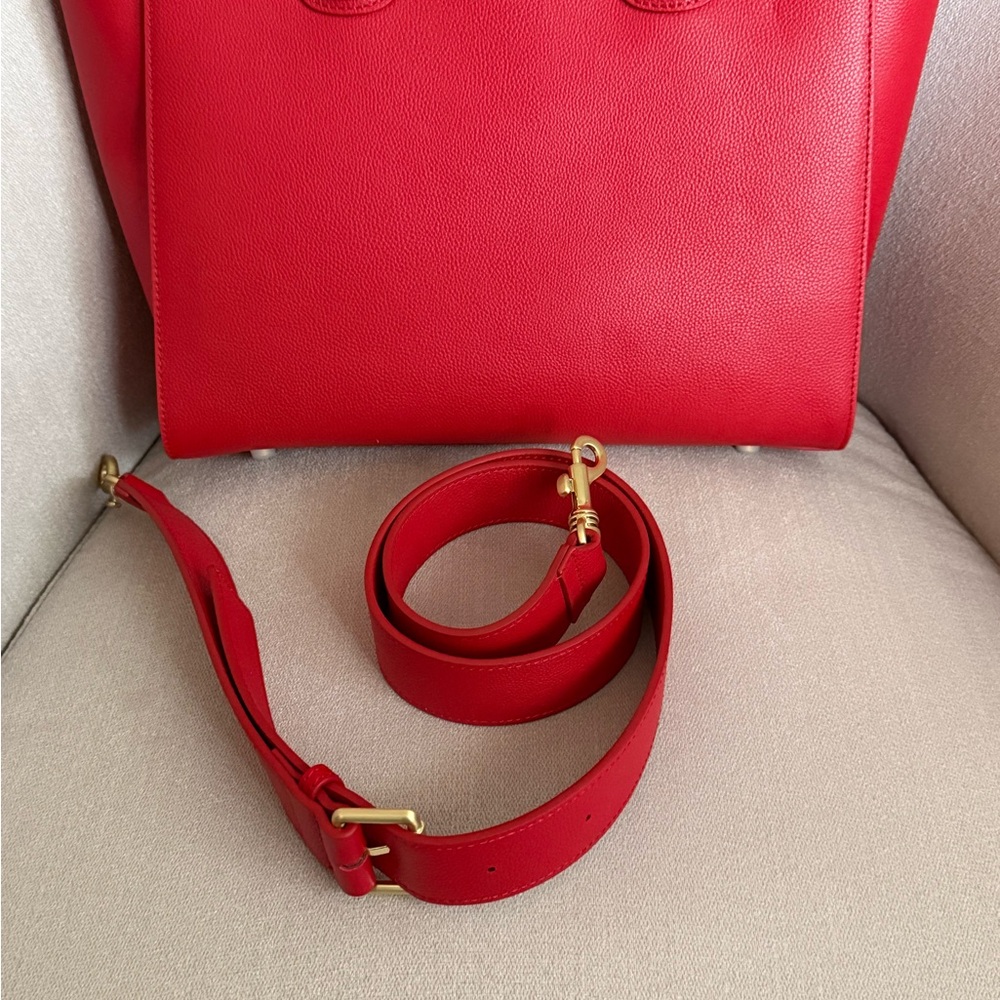 Elegant Red Leather Tote Bag - Picture 4 of 8